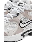 Nike Kids V5 Runner Suede (Big Kid) — vista 3